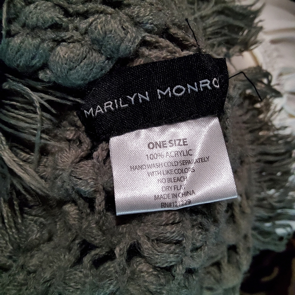 Marilyn Monroe Charcoal Infinity Crochet Knit Scarf - Picture 4 of 4